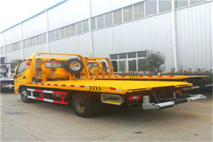 新江湾城附近拖车救援搭电